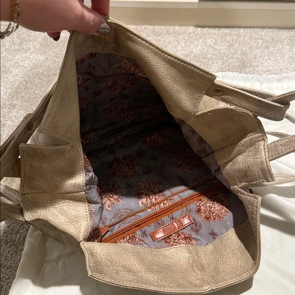 HOBO satchel purse! - Picture 3 of 3